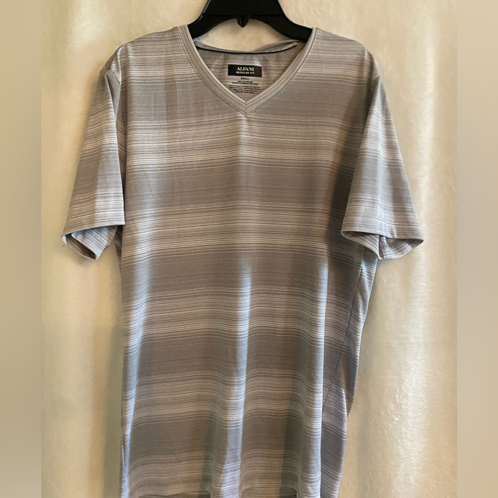 men’s small v-neck grey tshirt